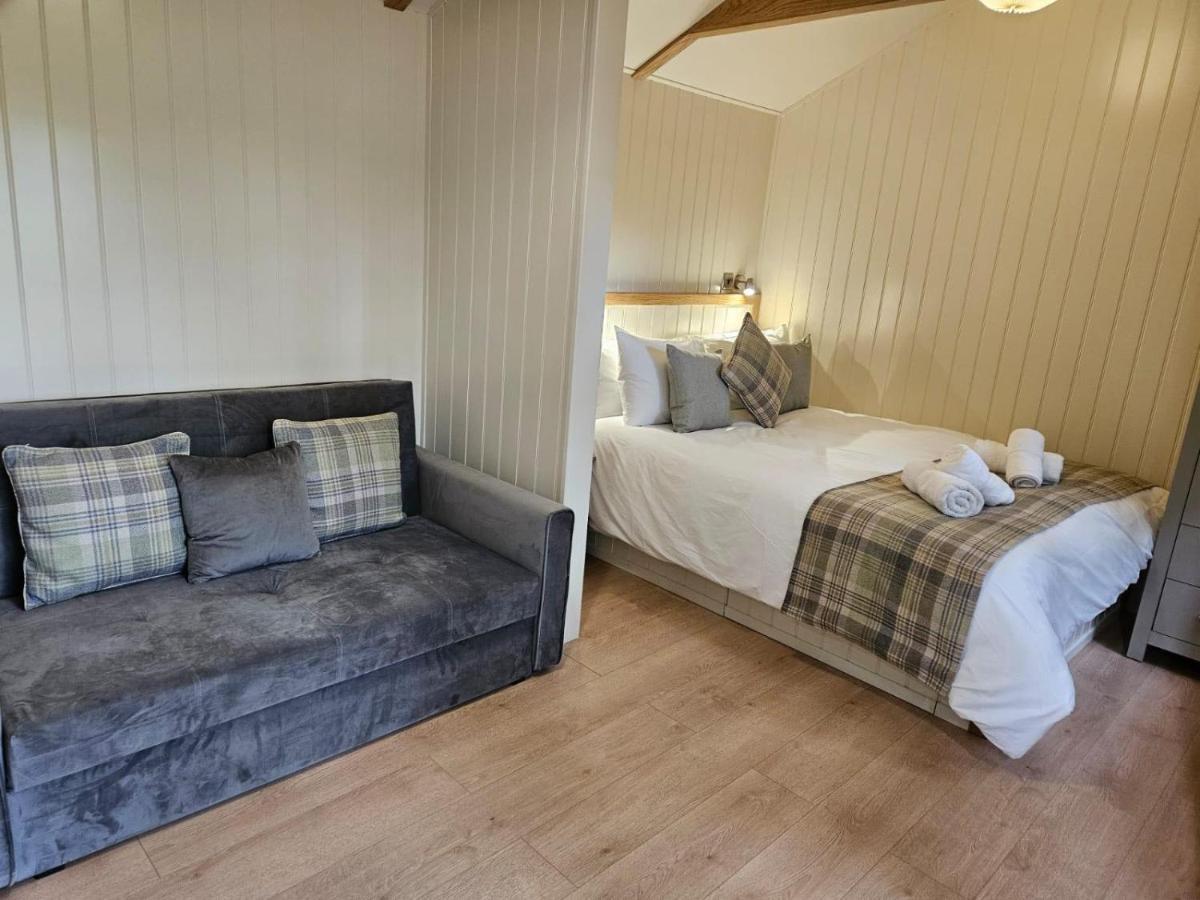 Woodland Shepherds Hut - 'Saga' Caernarfon Buitenkant foto